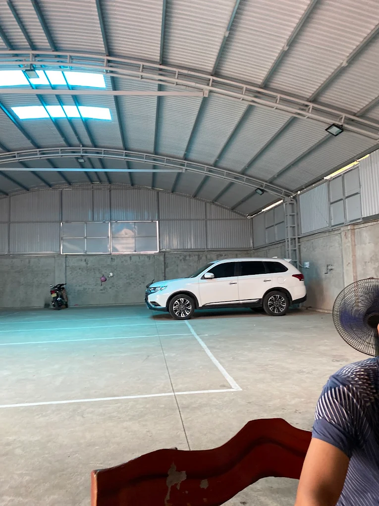 bãi đỗ xe ô tô gần sân bay cát bi